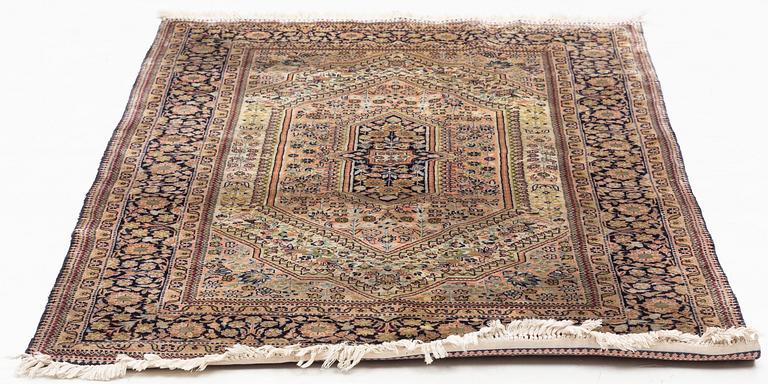 Carpet, silk, ca 160 x 95 cm.