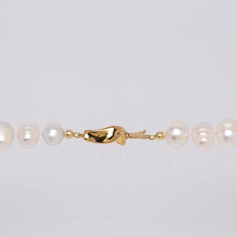Necklace, cultured freshwater pearls and clasp 14K gold.