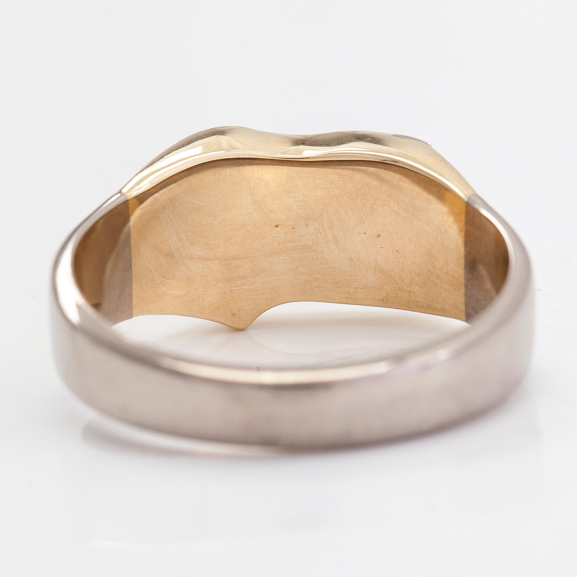 Klackring, 18K vit-/gultguld, briljantslipade diamanter tot. ca 0.06 ct.