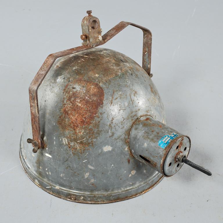 INDUSTRILAMPA, omkring 1900-talets mitt.