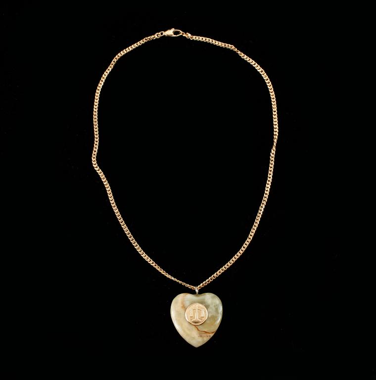 HALSBAND, 18k guld  och nefrit. Total vikt ca 21 gram.