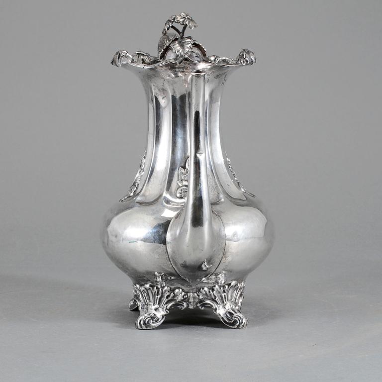 KAFFEKANNA, silver, nyrokoko, Henrik Brandt, Stockholm, 1865, vikt 640 g.