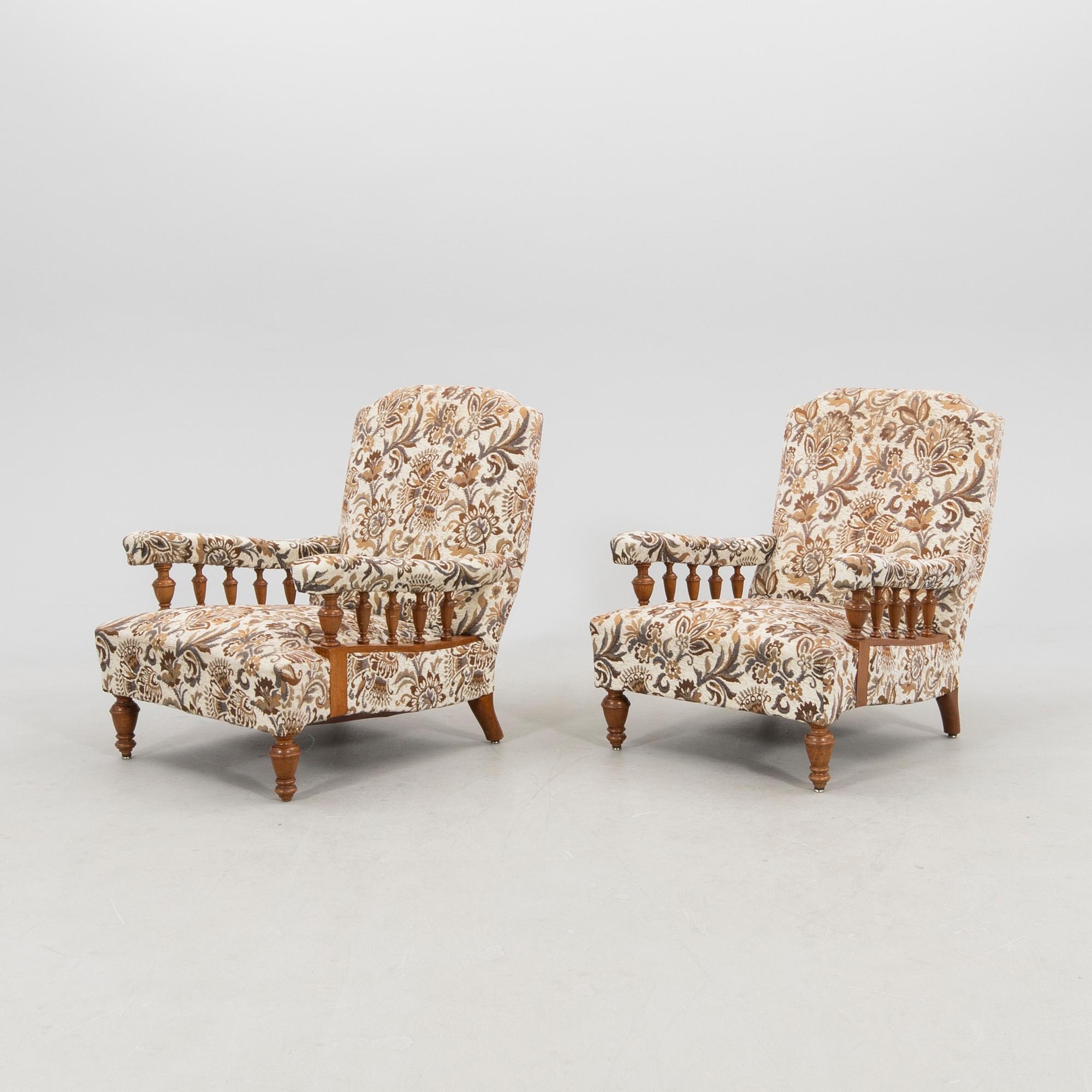 Fåtöljer ett par omkring 1900.