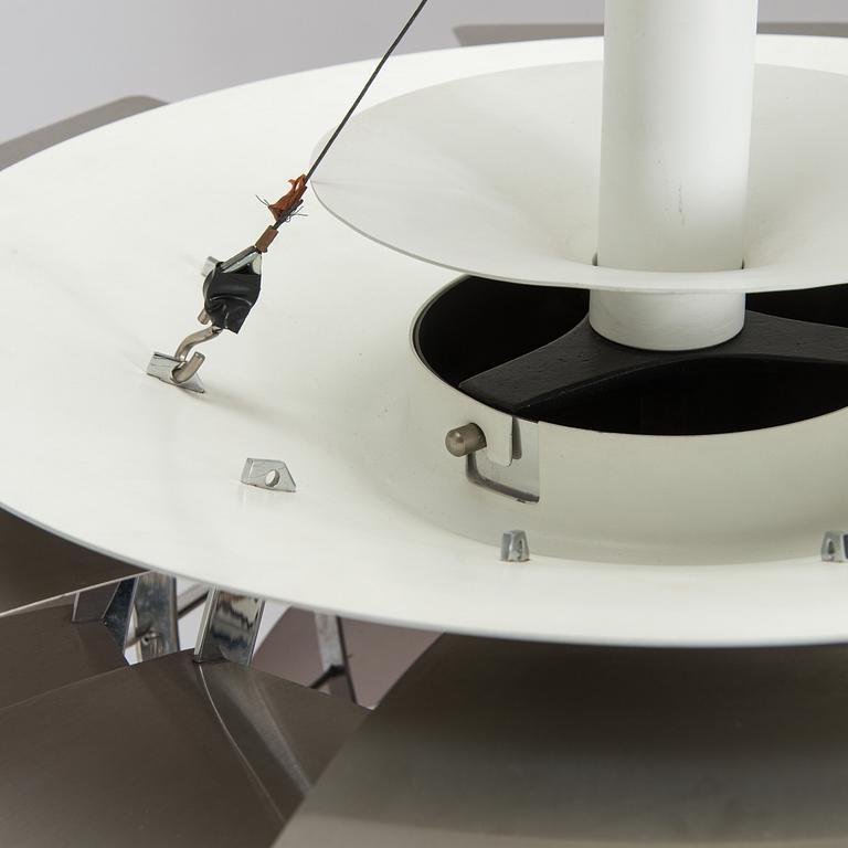 Poul Henningsen, kattovalaisin, "PH Artichoke / PH-Kotte", Louis Poulsen, Tanska, 1980-luku.