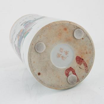 A Chinese porcelain Vase, 20th century.