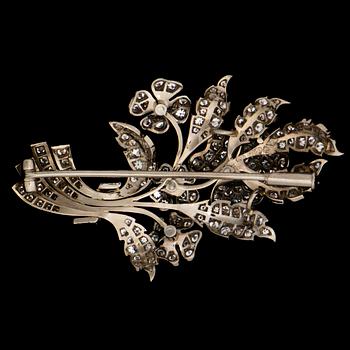 A BROOCH, 8/8 cut diamonds, 18K white gold. A. Tillander 1977.