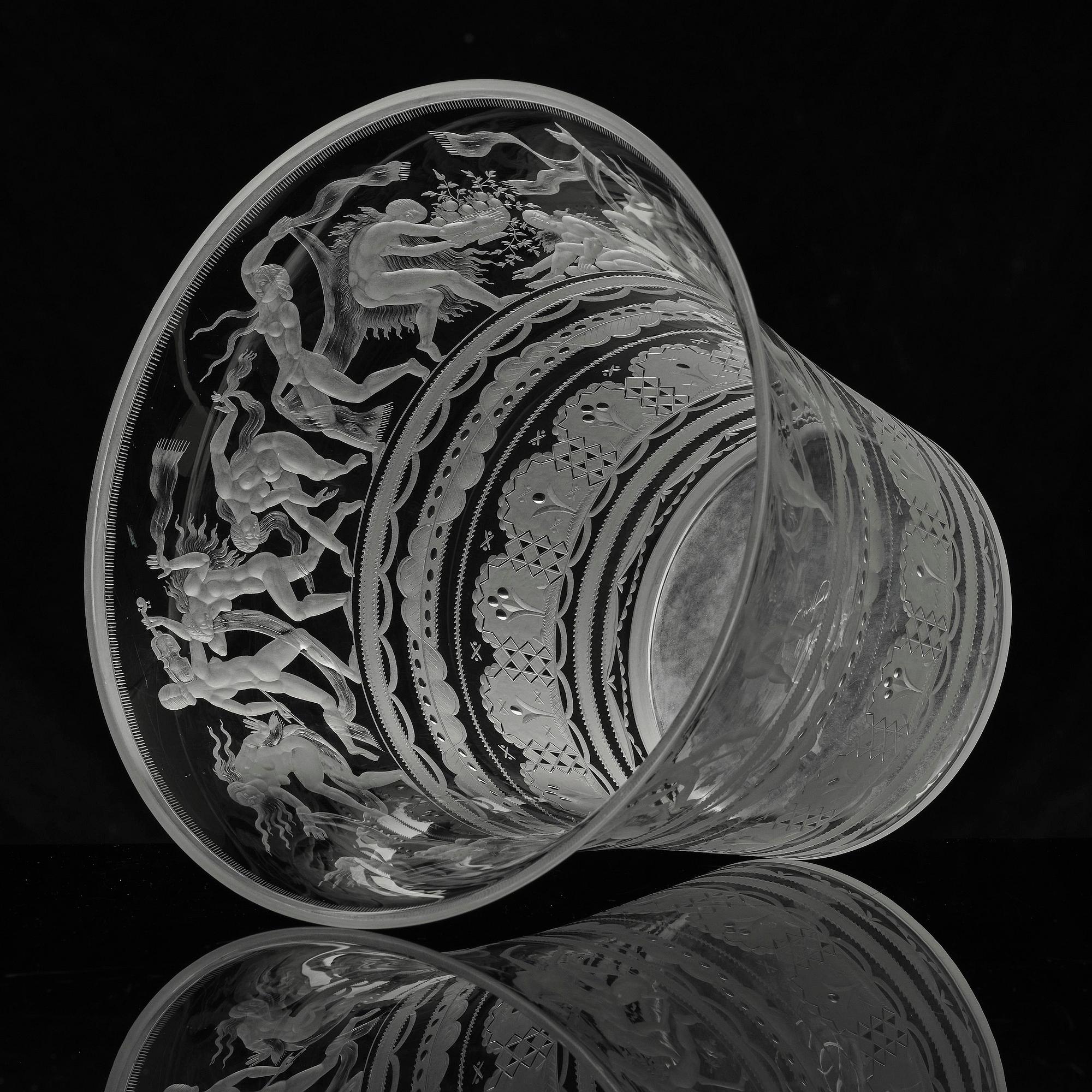 Simon Gate, an engraved glass bowl with plate, Orrefors 1930, model 122.