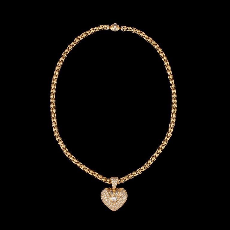 COLLIER, hjärtformad hänge med hjärt- briljant- och baguetteslipade diamanter tot. ca 3.80 ct.