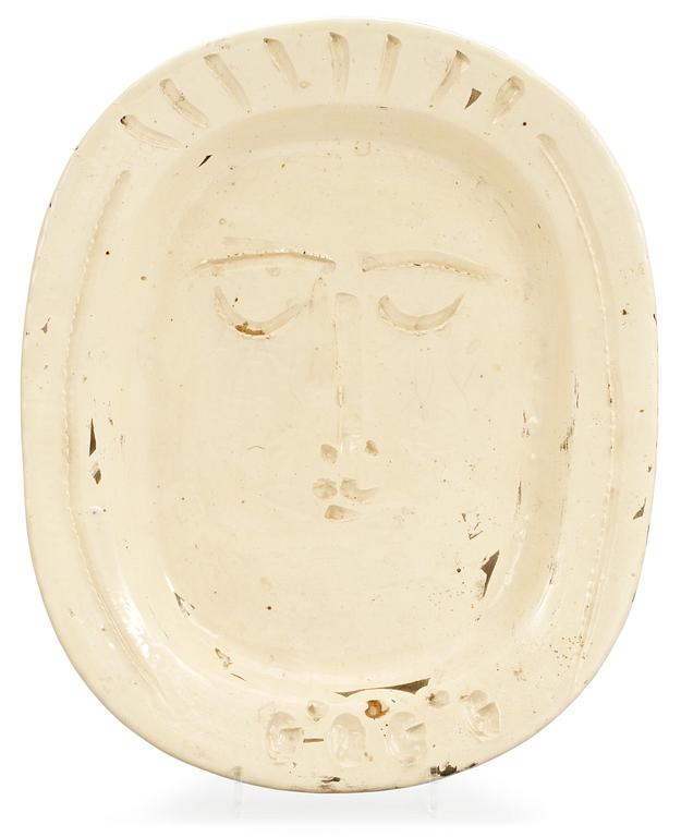 PABLO PICASSO, fat, "Visage de femme", Madoura, Vallauris, Frankrike 1955.