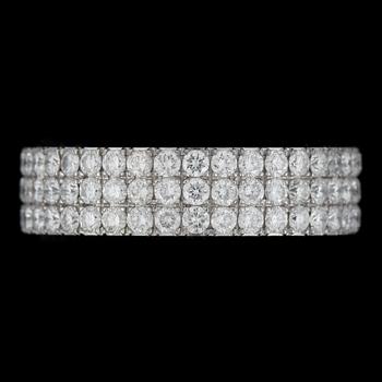 RING, 18k vitguld treradig helalliansring, vitguld med diamanter tot ca1,70ct. Vikt 4g.