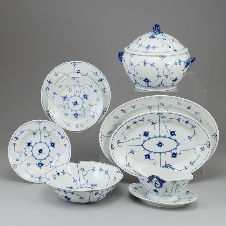 BING & GRØNDAHL, 40 psc 'Musselmalet' porcelaine.