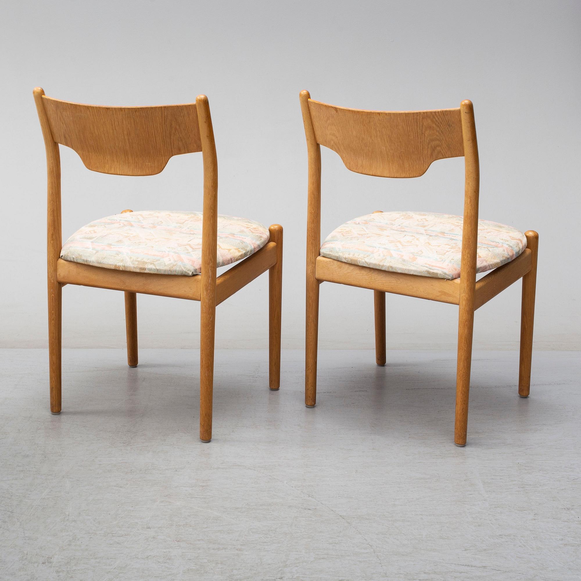 EDVARD KINDT-LARSEN, dining table and four chairs, Säffle Möbelfabrik, 1960s. 2 leaves included.