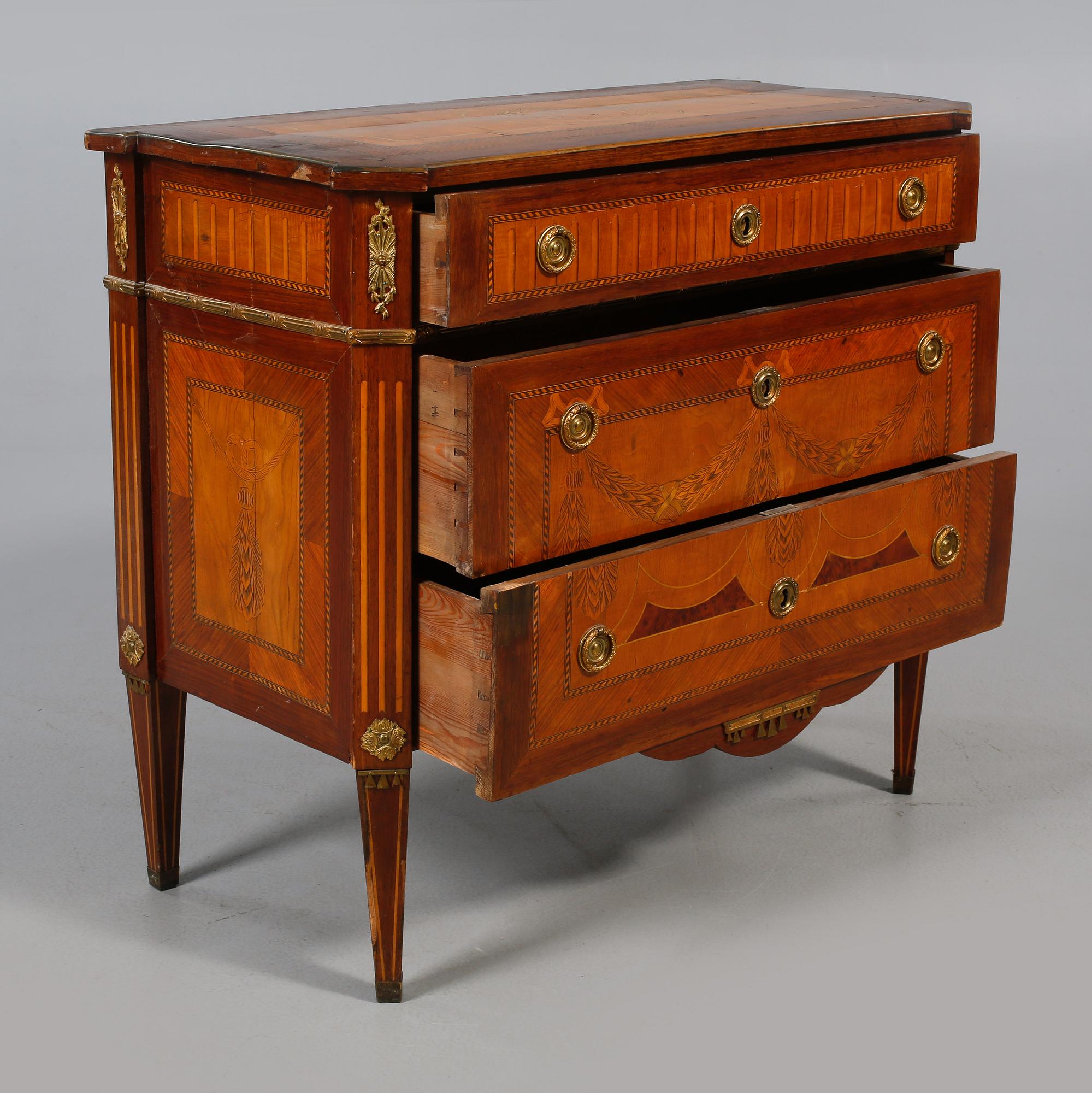 BYRÅ, gustaviansk stil, 1800-tal.