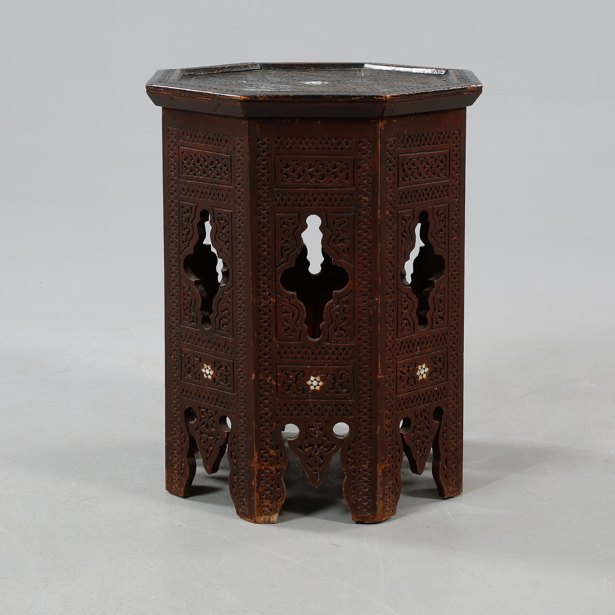 RÖKBORD, orientaliskt, 1900-tal.