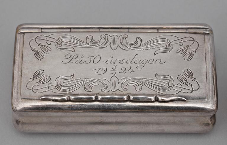 DOSOR SAMT ETUIER, 9 st, silver, flertal olika länder, bla Sverige och GAB, 1870-tal till 1900-talets andra hälft. 630 g.