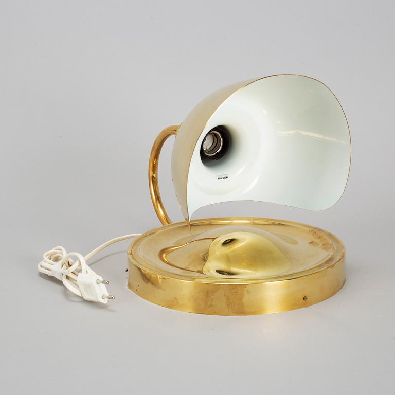 A brass wall light model 2389 by Josef Frank, Firma Svenskt Tenn.