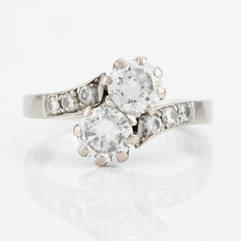 Ring, s.k tvillingring, 18K vitguld med briljantslipade diamanter.