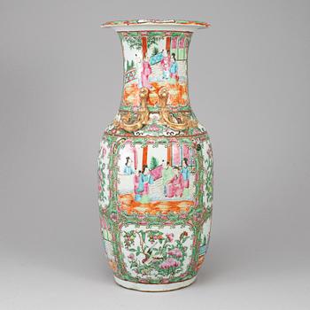 GOLVVAS, porslin. Qingdynastin, sent 1800-tal.