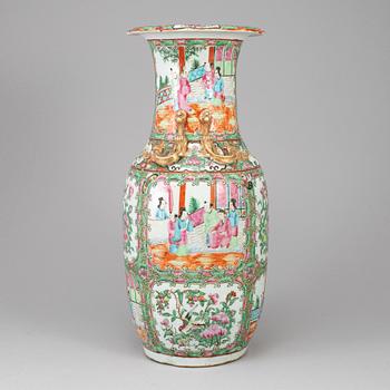 A famille rose canton porcelain floor vase, Qing dynasty, late 19th century.