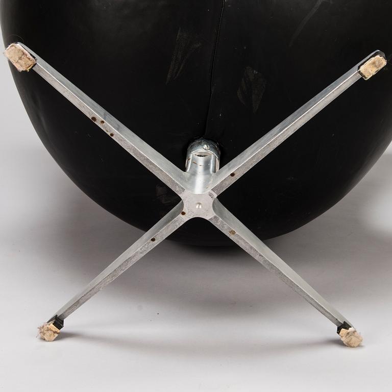 ARNE JACOBSEN, A 1960s arm chair "Egg chair" designed for Fritz Hansen, Denmark.