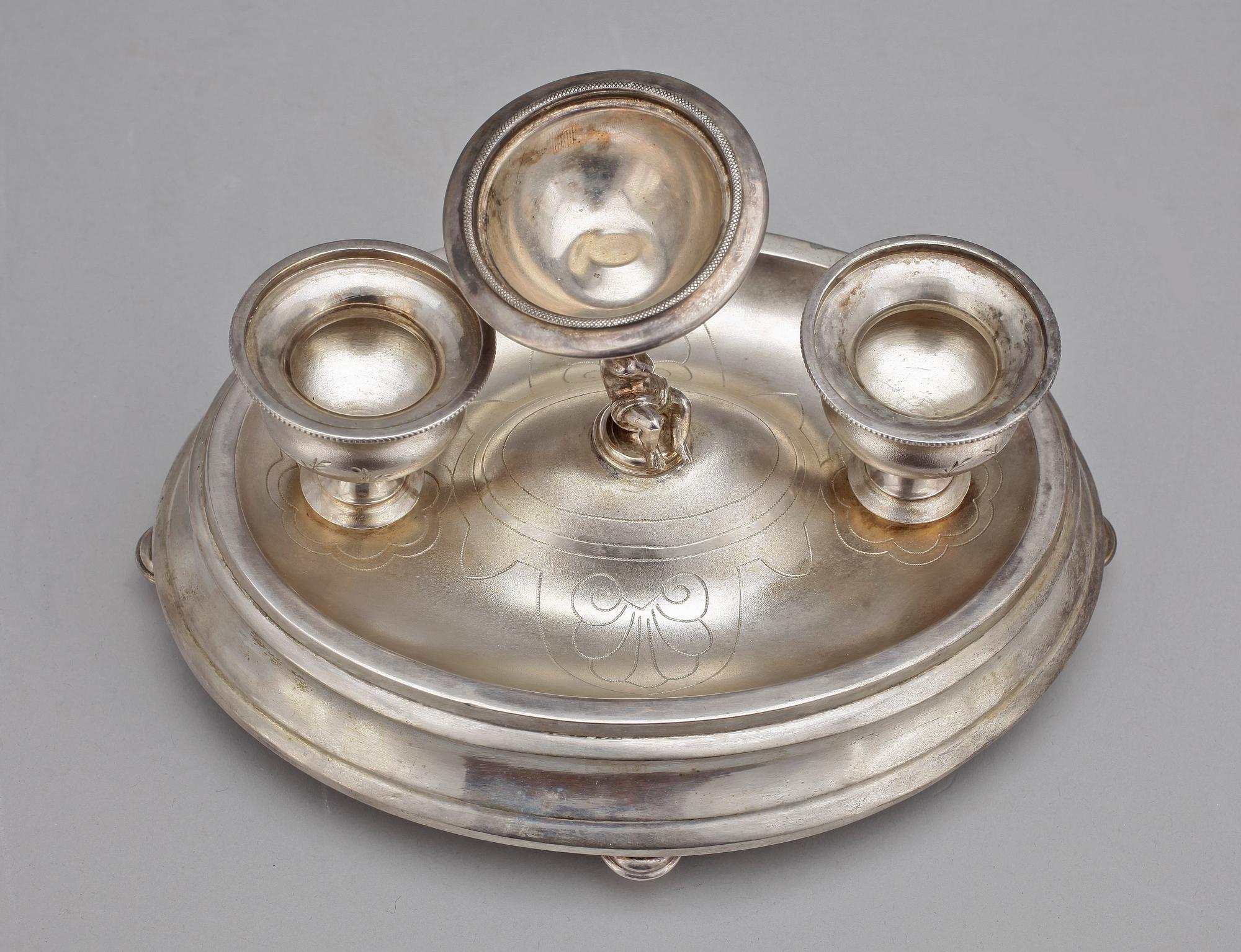 SKRIVSTÄLL, silver, troligen Polen/Ryssland, 1800-talets slut. Tot vikt ca 380g.