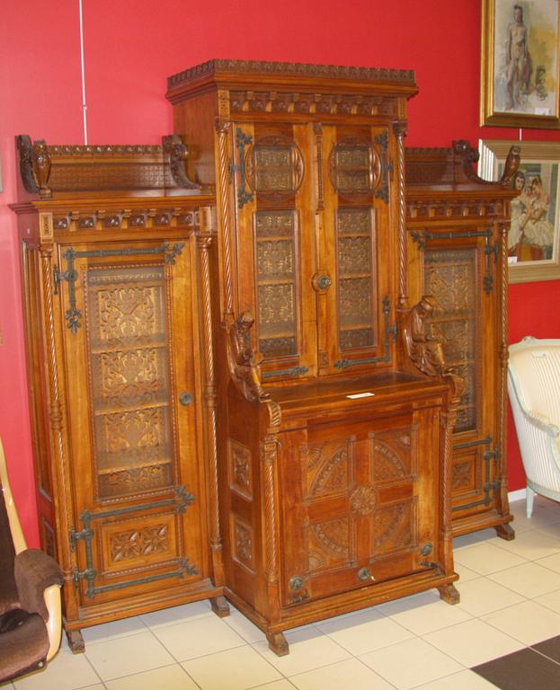 SKÅP MED VITRINER, 1800-talets slut, tillverkat av H C Wolbrandt i Hamburg.