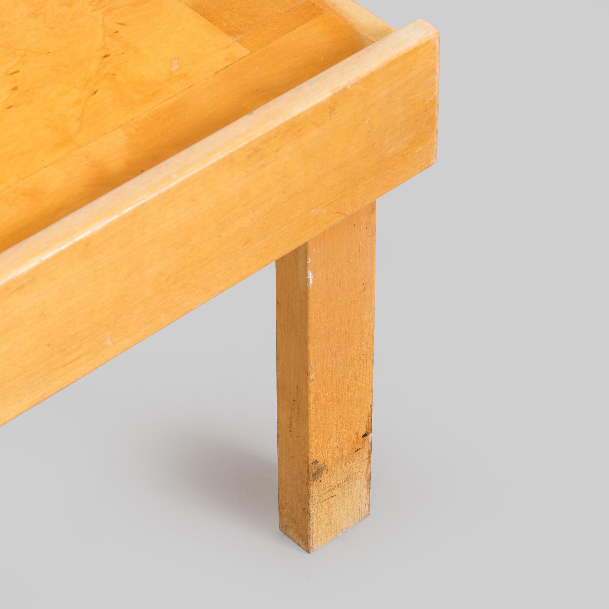 Soffbänk, modell E1295, design Arteks ritkontor, för O.Y Huonekalu-ja Rakennustyötehdas A.B. 1957.