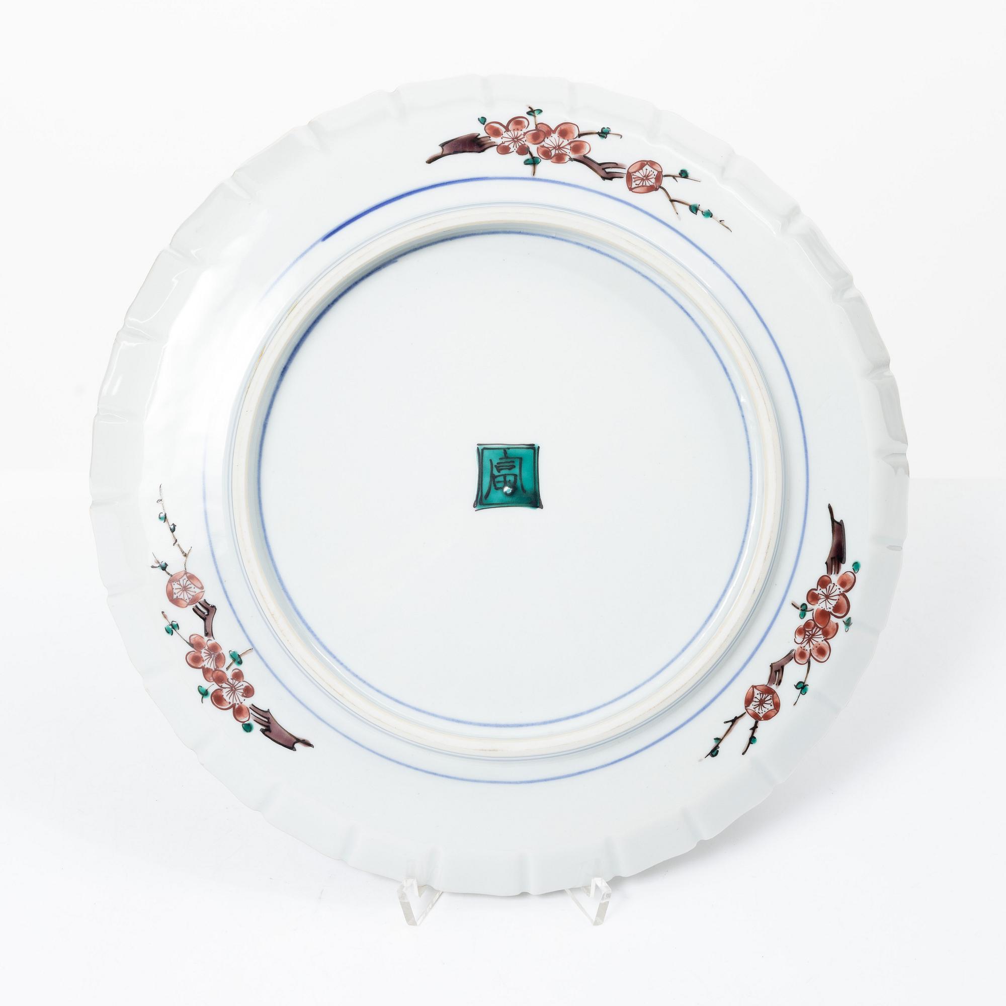 A Japanese kutani style porcelain dish, 20th century.