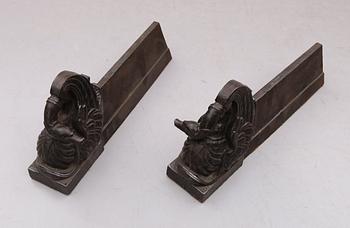 ELDHUNDAR, 1 par, gjutjärn, empire, 1800-talets första hälft.