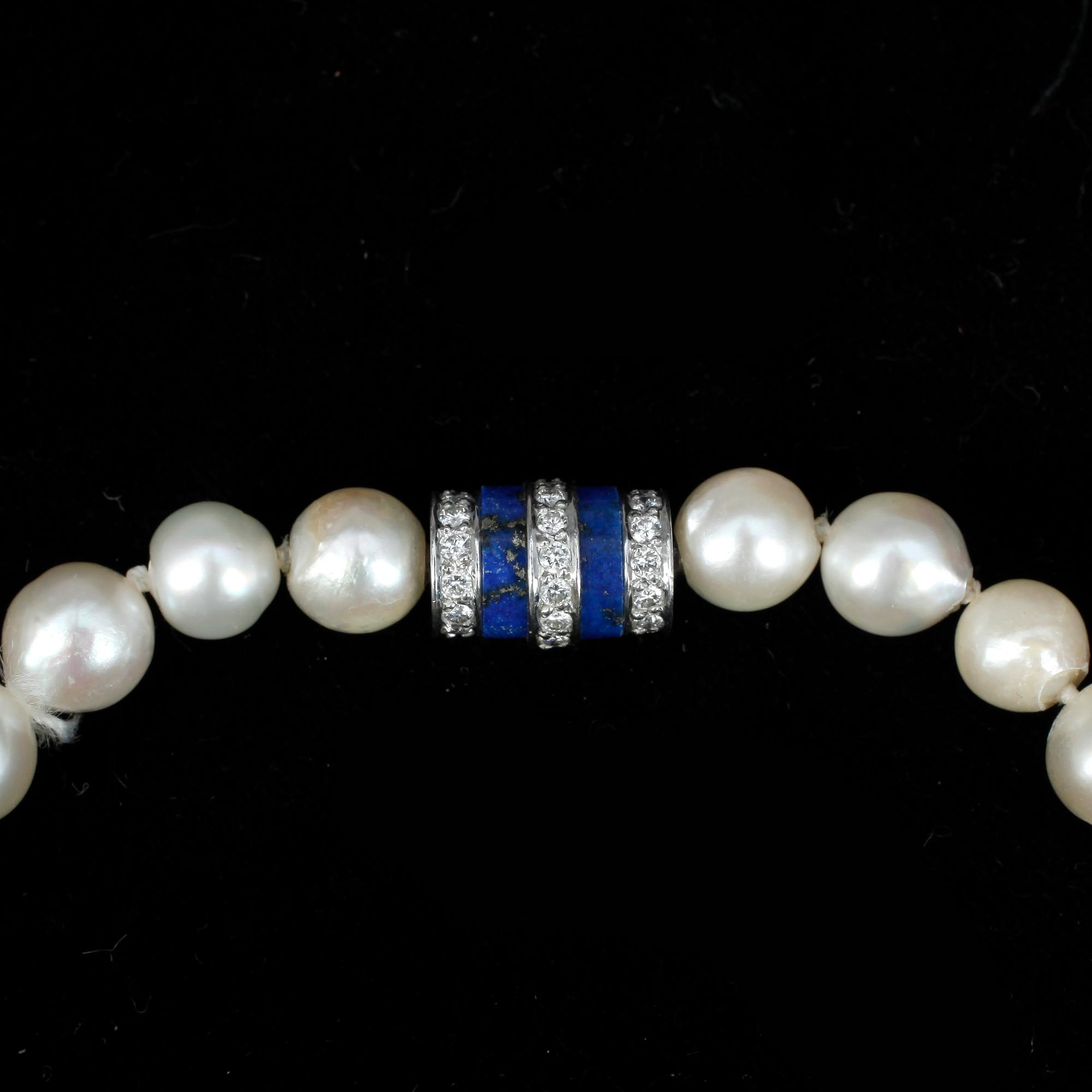COLLIER, 2 delar, odlade saltvattenspärlor, lås 18k vitguld och lapis lazuli och briljantslipade diamanter tot ca0,68ct.