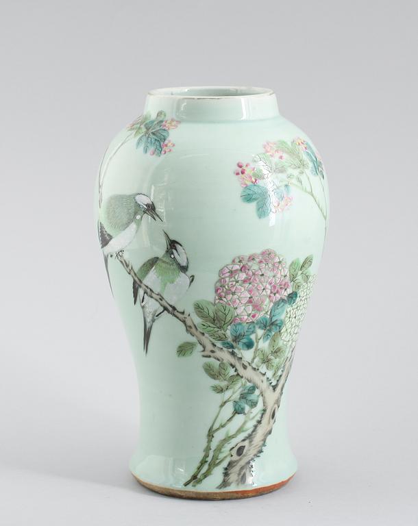 VAS, porslin, Kina, 1800-/1900-tal.