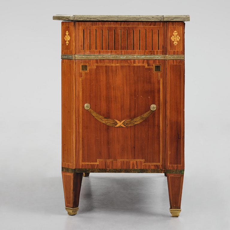 A Gustavian marquetry commode by G. Foltiern (master in Stockohlm 1771-1804).