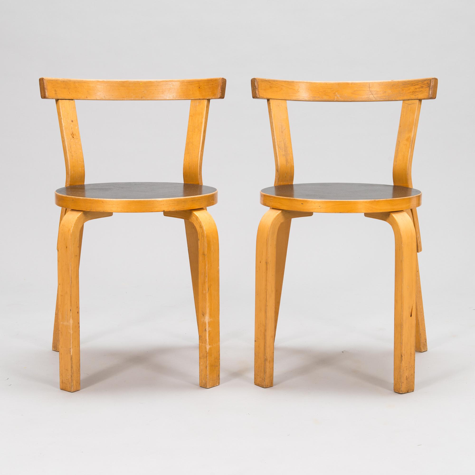 Alvar Aalto, a mid-20th century '81' dining table and four '68' chairs for Artek.