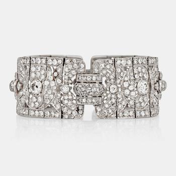 706. An Art Déco old-cut diamond bracelet. Total carat weight of diamonds circa 22.00 cts.