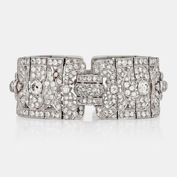 706. An Art Déco old-cut diamond bracelet. Total carat weight of diamonds circa 22.00 cts.