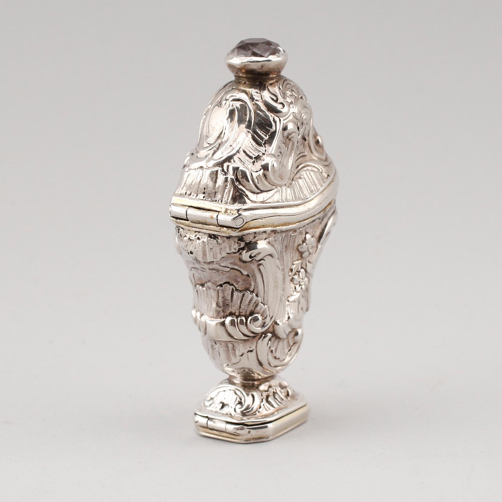 LUKTDOSA, silver, Danmark, rokoko, 1700-tal. Vikt ca 44 gram.