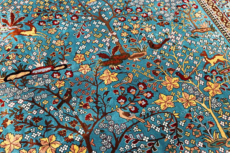 An all silk oriental carpet, a. 280 x 185 cm.