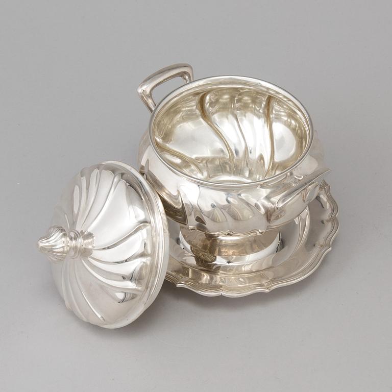 A silver DEEP DISH WITH LID, by Thune, Norway, 20th century.