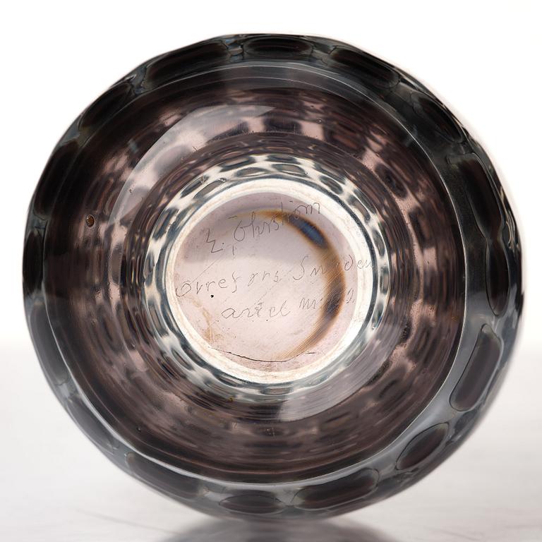 Edvin Öhrström, an "Ariel" glass vase, Orrefors 1947, no 422.