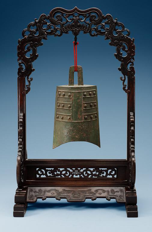 TEMPELKLOCKA, brons. Troligen Ming dynastin (1368-1644).