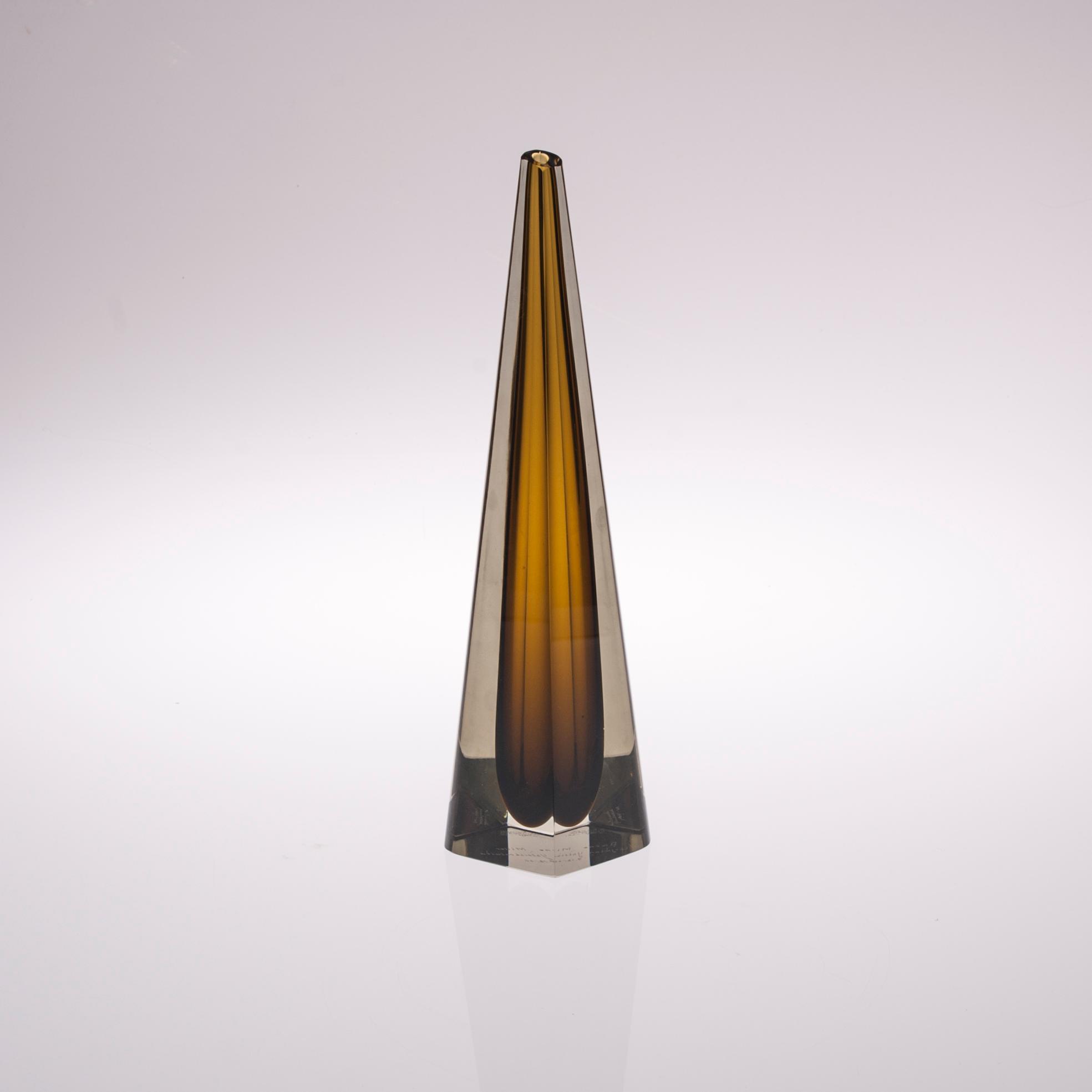 SKULPTUR, glas, "Obelisk", signerad K. Franck Nuutajärvi Notsjö -60.