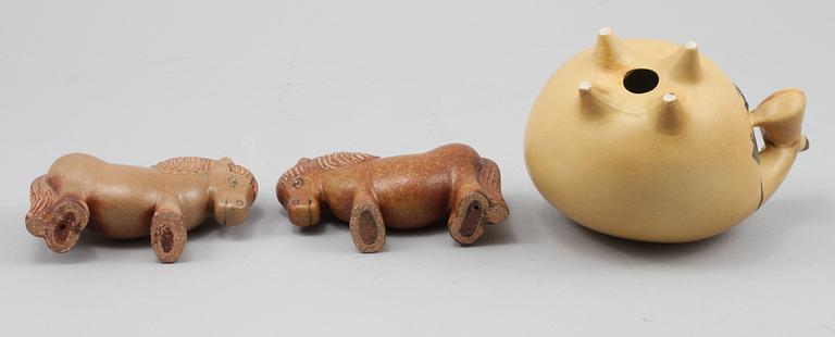 FIGURINER, 3 st, stengods, Lisa Larson, Gustavsberg, 1900-talets andra hälft.