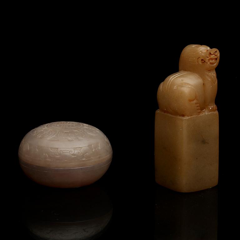 STÄMPEL och BLÄCKHORN, jade, Kina, 1800-tal.