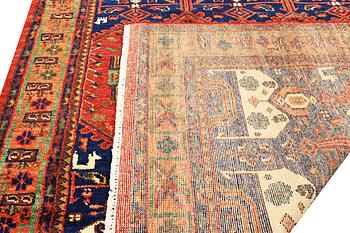 Matta, med s.k. Mamlukdesign, ca. 302 x 247 cm.