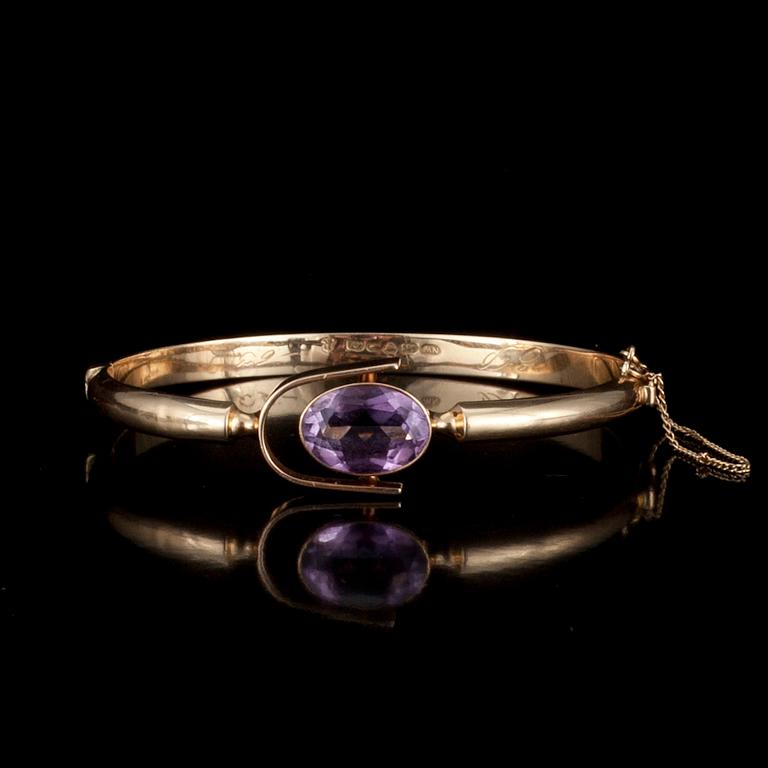 ARMBAND, 14K guld, ametist. N.Westerback Helsingfors 1963, signerad ER (Eero Rislakki). Vikt 10,7 g.