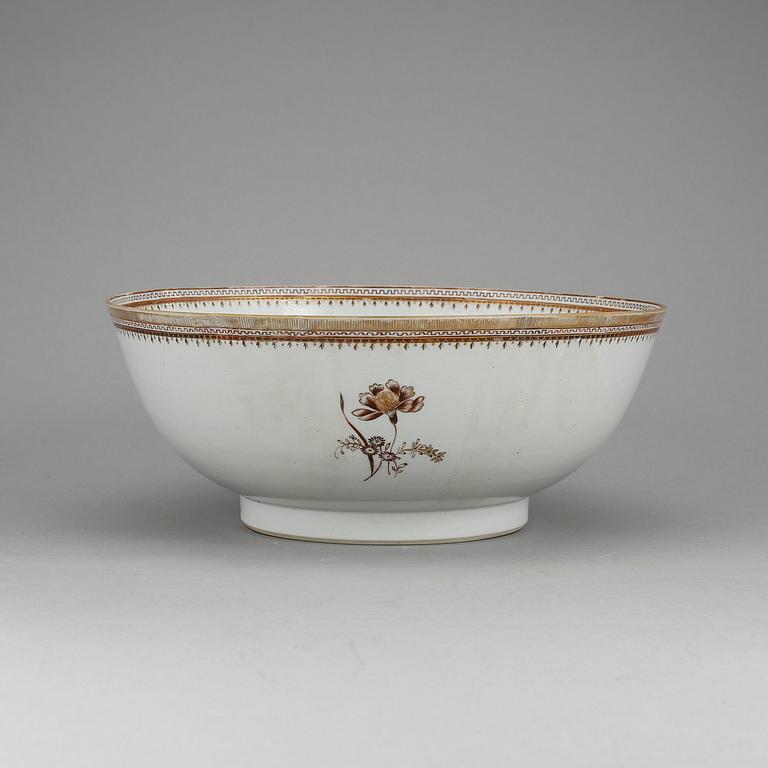 BÅLSKÅL, porslin. Kina, Qianlong (1736-1795).