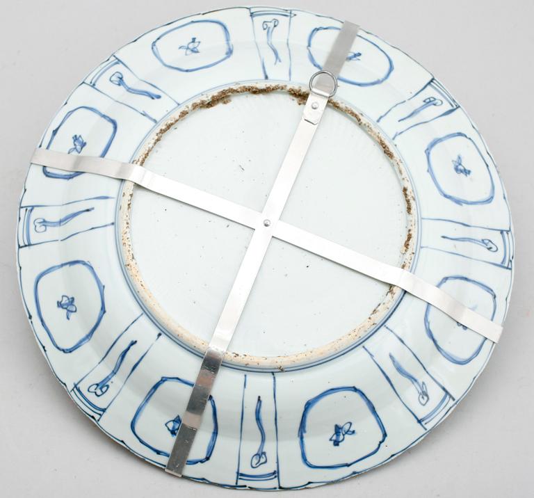 A blue and white charger, Ming dynasty, Wanli (1572-1620).