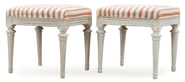 TABURETTER, ett par, av Melchior Lundberg, (mästare i Stockholm 1775-1812). Gustavianska.