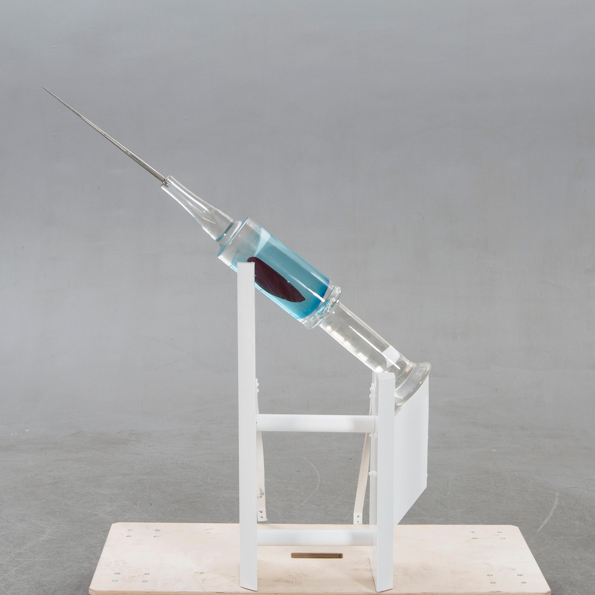 Thommy Bremberg, skulptur signerad och daterad 2002.