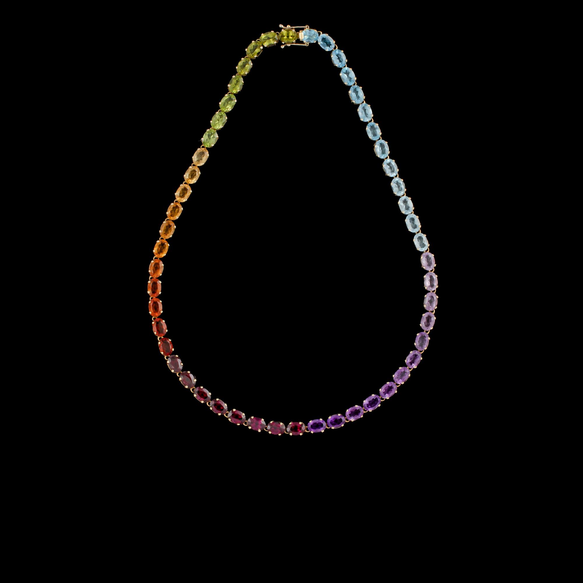 COLLIER, 18k guld med fasettslipade regnbågsfärgade stenar, 41.70 ct, Amsterdam Sauer, Brasilien. Vikt 20,2 g.